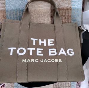Marc Jacobs original mitium 33X26X16