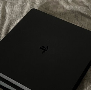 PlayStation 4 slim 1TB + Game