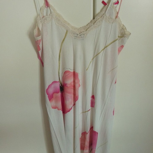 Nota Lingerie nightgowns set of 2, satin salmon and cotton white with pink details