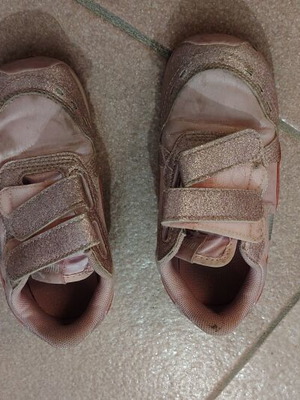 Puma athletic shoes for girls size 26 pink with rhinestones