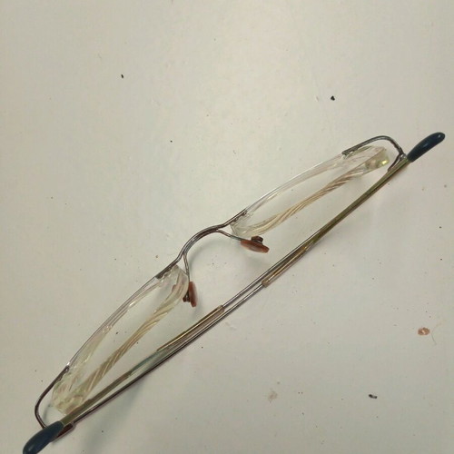 Wire glasses frame used, silver color