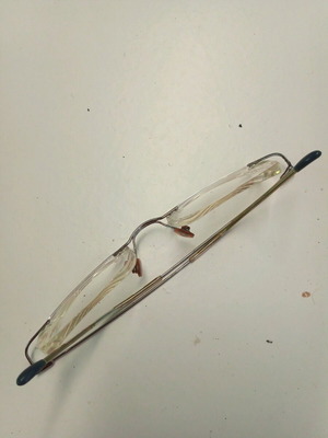Wire glasses frame used, silver color