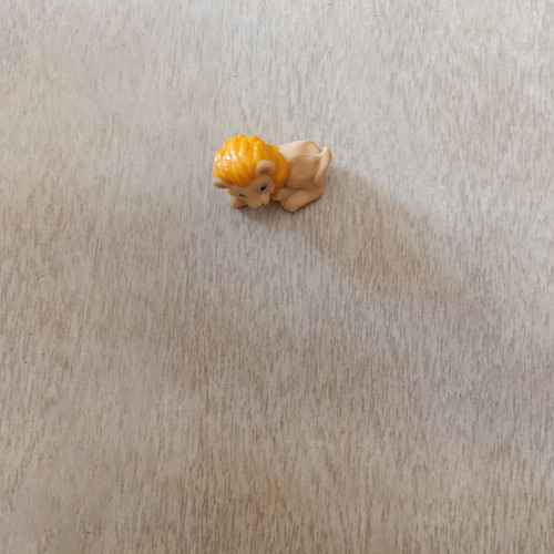 Kinder Lion Figurine like new