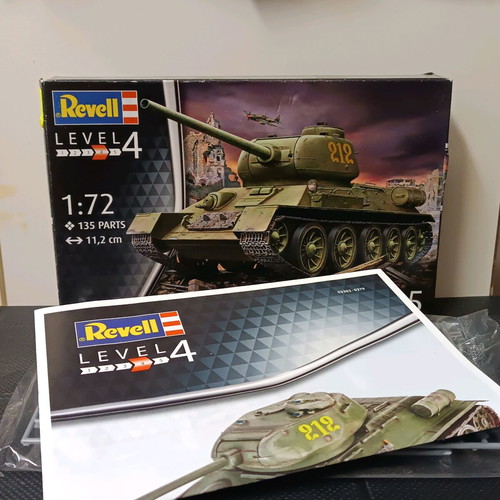 Revell T-34/85 1:72 tank model kit new