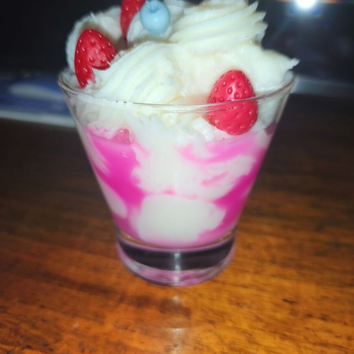 Aromatic candle with pina colada and strawberry scent