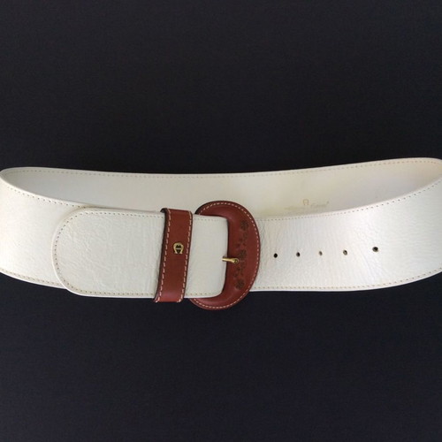 Etienne Aigner white wide belt like new, size 80