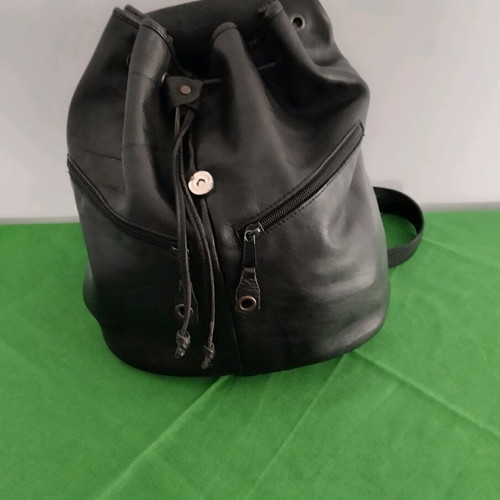 Leather shoulder bag black like new, large capacity