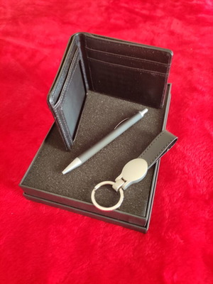Σετ δώρου με πορτοφόλι, στυλό και μπρελόκ σε κασετίνα καινούργιο