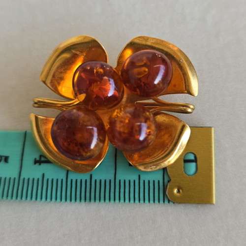 Russian brooch with Baltic amber, berry leaf design