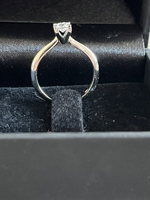 Monopetro ring 18k gold with 0.30ct diamond new
