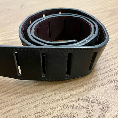 Sisley belt like new with silver metal buckle, black