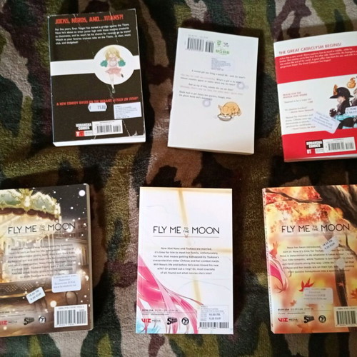 Manga collection like new with cup, volumes from various series