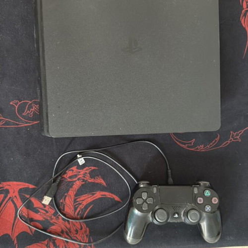 PlayStation 4 Slim console used, 1TB, 1 controller with charging cable