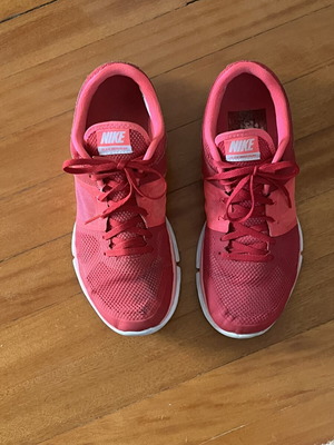 Nike athletic shoes size 42 used, pink