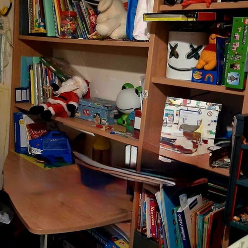 Bookshelf with desk like new, shelves and drawers
