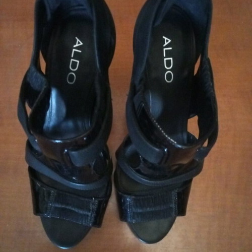 Peptoe high-heeled Aldo black shoes from patent leather and suede like new, size 37