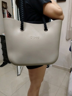 O bag shoulder bag gray like new