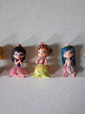Magiki princess figures used in very good condition