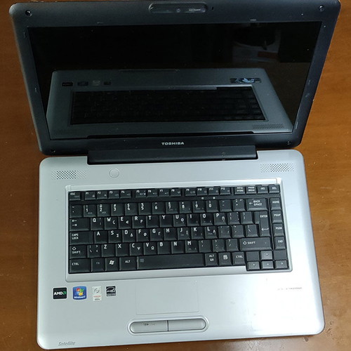 Toshiba Satellite L450D-12J μεταχειρισμένο με Windows 7