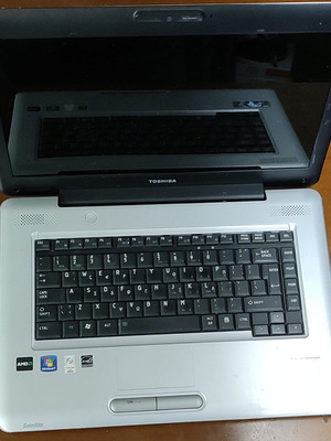 Toshiba Satellite L450D-12J μεταχειρισμένο με Windows 7