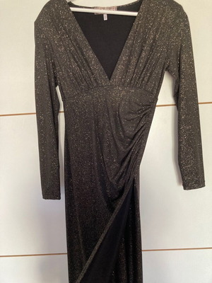 Nazezhda dress like new, one size with elasticity and slit