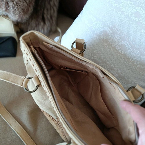 Handbag used in earthy tones with genuine castor leather flower