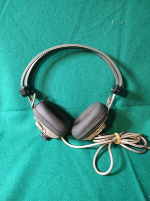 Hosiden headset used, functional