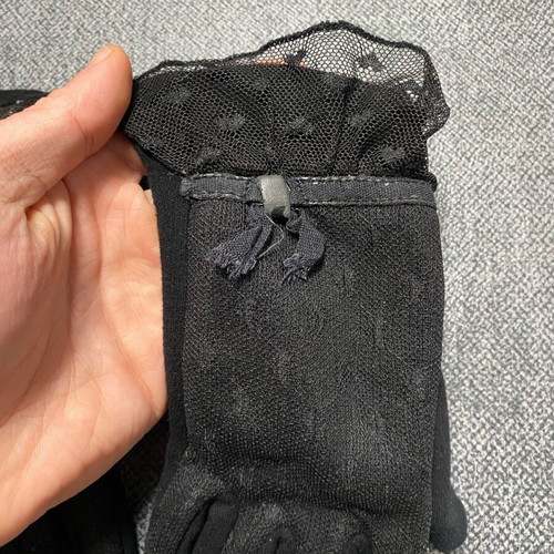 Women’s black lace detail gloves used