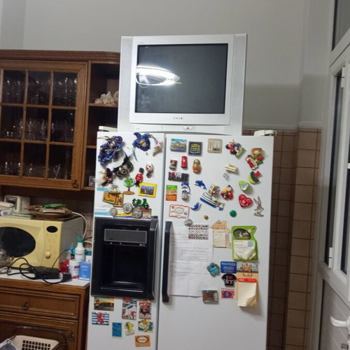 Sony Trinitron 21" KV-21FQ10E TV with wall mount, retro gaming