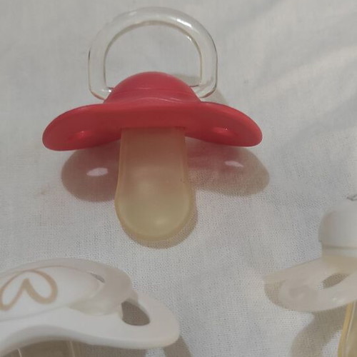 Set of pacifiers 0-6 months like new