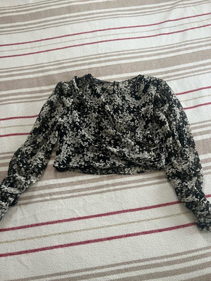 Γυναικεία μπλούζα crop Zara καινούργιο, μαύρο και γκρι, μέγεθος S