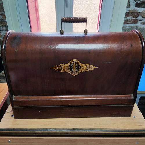 Ραπτομηχανή Singer μεταχειρισμένη 1900-1930 με διακοσμητική σφίγγα