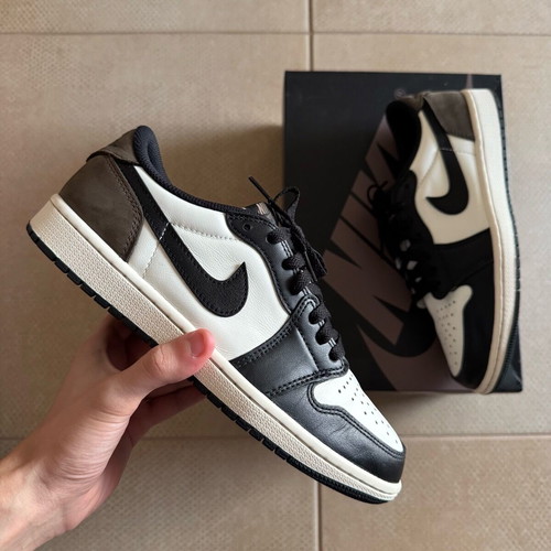 Jordan 1 Low Mocha sport shoes size 41, like new