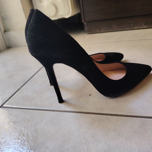 Mourtzi black suede pumps size 38