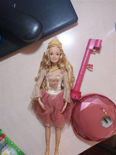  Barbie zenev koukla den doulevi