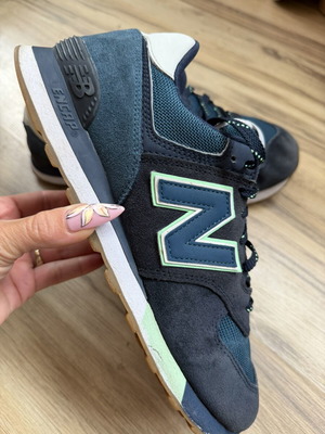 New Balance 574 sneakers like new, size 44, leather