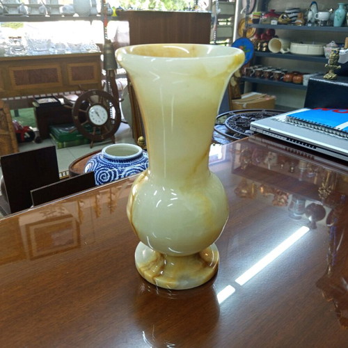 Marble vase new handmade, weight 2 kg