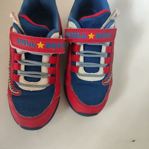 Bull Boys athletic shoes size 31 like new, blue and red