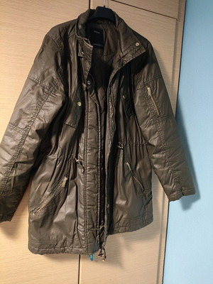 Olive parka jacket like new with waterproof fabric and fur hood