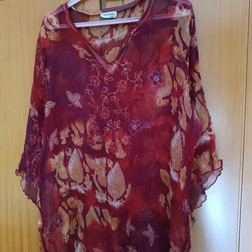 Genesis tunic like new, size M, burgundy-red-brown-beige with gold