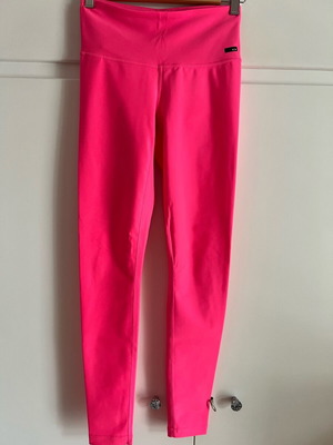 Oakley leggings neon fuchsia, worn once