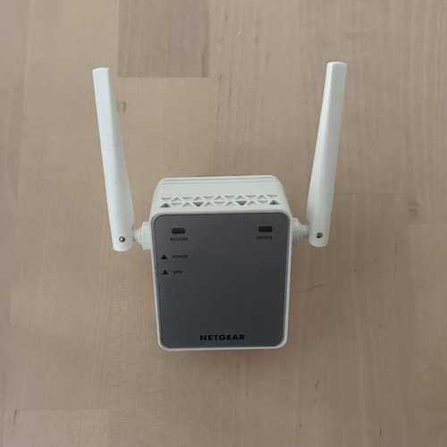 Netgear N300 EX2700 WiFi Range Extender like new