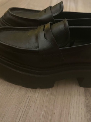 Μοκασίνια Zara με ταξτερωτή σόλα No38 σαν καινούργια, μαύρα