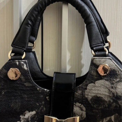 Elizabeth George handbag like new, black and white