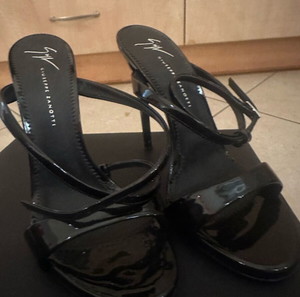 πέδιλα Giuseppe zanotti