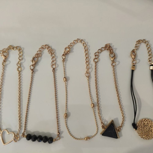 Women's bracelet set 5 pieces new, gold and black
