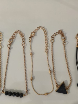 Women's bracelet set 5 pieces new, gold and black