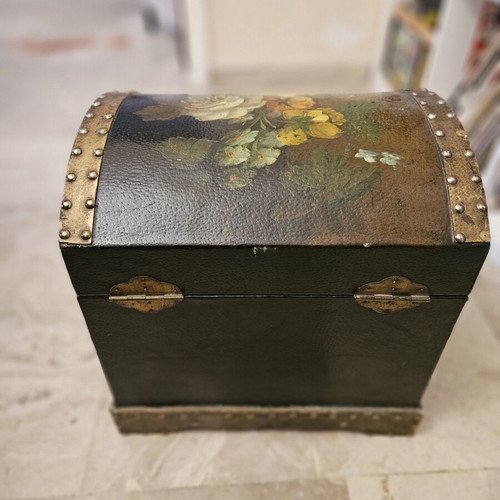 Vintage Decorative Chest with Floral Painting like new