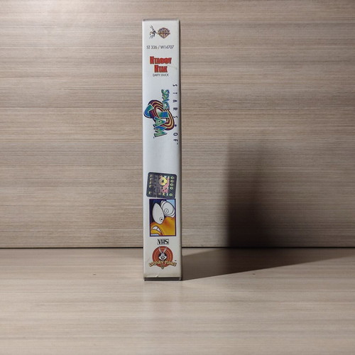 Stars of Space Jam Daffy Duck VHS like new, dubbed