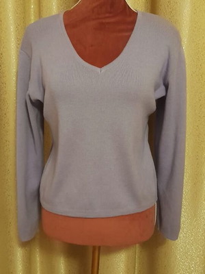 Women's knitted sweater like new, lavender, size M-L